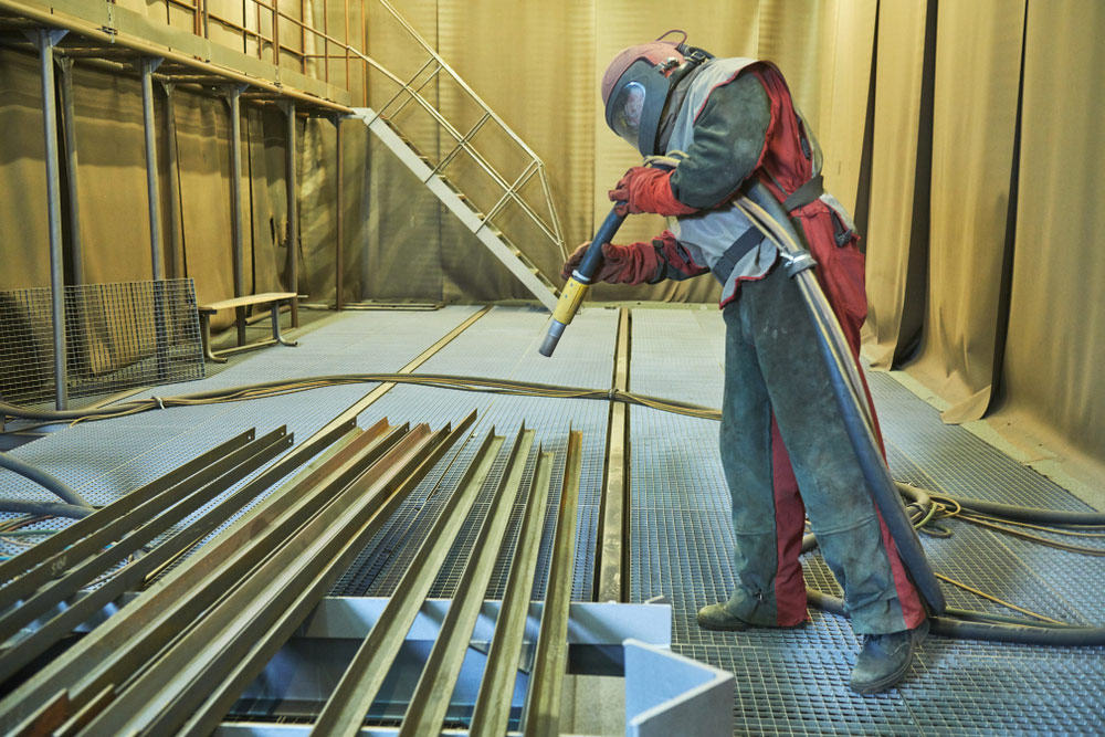 A man doing reliable abrasive blasting